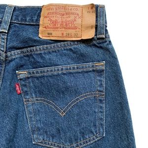 501 Levis Vintage Highwaisted Dark Jeans Size 26